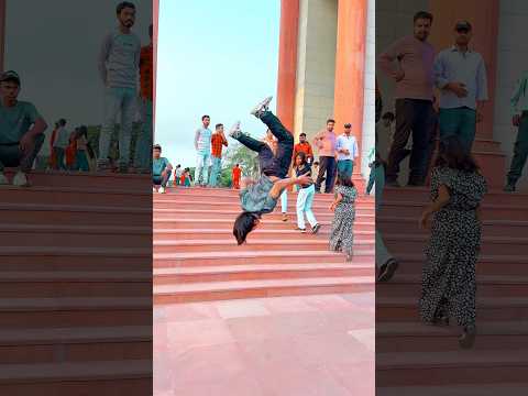 Piche girls😜shocked ho gayi🥰#flipjump #flip #stunt #talentedboystunt #trendingshorts