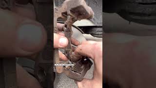 👉 “BIG DEBATE” : Grease over or under the clip…..  #brake #brakes #auto #diy