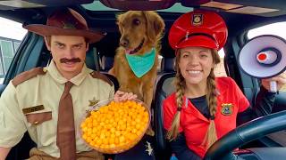 Rubber Ducky Surprises Puppy, Frog & Sheriff in Car Ride Chase