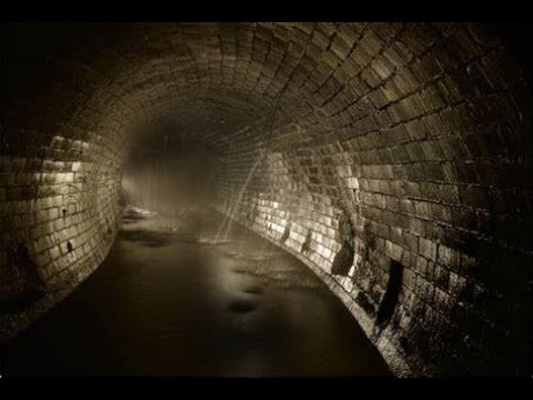 Left 4 Dead 2 Realism Gameplay Ep: 5 We barely made it through the sewers!