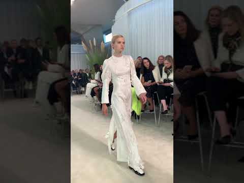 「ロエベ」2020年春夏パリ・コレクション　編集長はパリコレで何した？