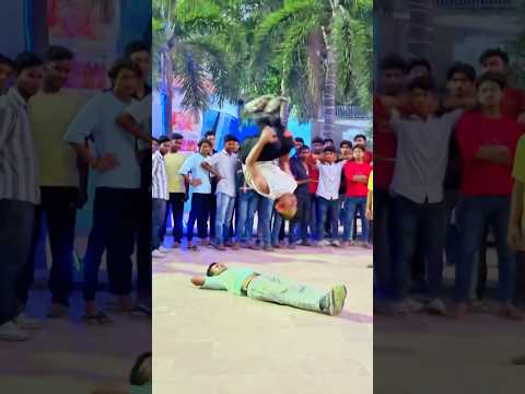 Stunt dekh kai pagal ho gaye sab😳#shorts #shortsyoutube #flipjump #talentedboystunt