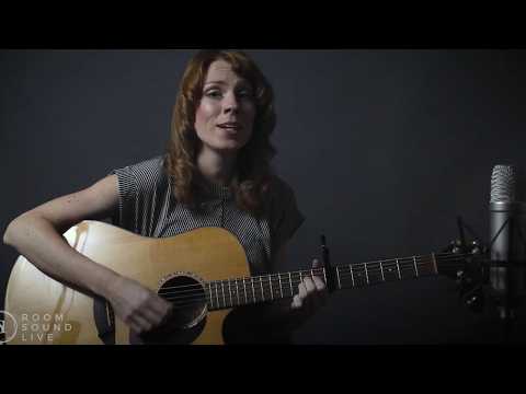 amazing acoustic performance - mesmerizing melodic music - simone nicole