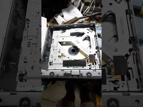 GM Bose 6 Disc CD Changer Ejecting.