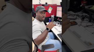 🎧🤣 #whatareyoulisteningto #workvibes #workflow #officevibes #dailyroutine #workinstyle #office