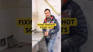 Antony shows us how to adjust the tile in situ ☝️#tilingtips #tilingwork #tiling