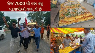 અંબાજી પદયાત્રીઓની સેવા માટે America થી આવી ખમણ અને ગોટાનો કેમ્પ કરે | સંઘોના રથ ખેચી કેમ્પમા લઈ જાય