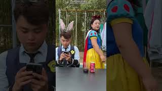 Who stole Bai Xue's Coke? 🤨🤨🤨 #funny #cosplay #comedy #cartoon #theater