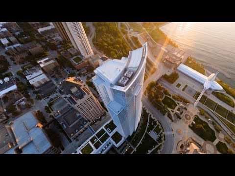 Diving a Milwaukee Skyscraper [FPV]