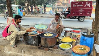 ONLY RS 60/- 🤫 ROAD SIDE DESI BREAKFAST | BILLA SAAG PARATHA | ALOO PARATHA | STREET FOOD PAKISTAN