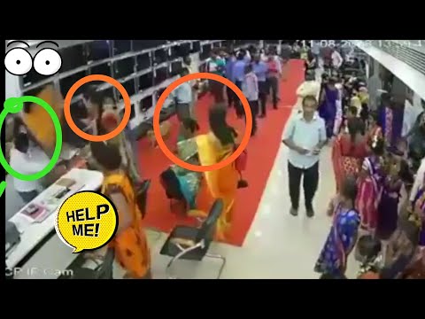 Hijra's Group Btn By Shop owner In Showroom Latest Video 2018