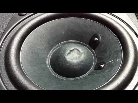 We No Speak Americano auf dem Subwoofer