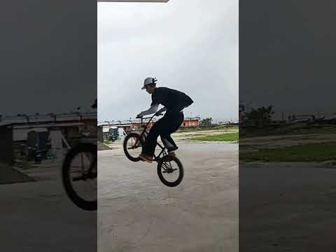 what's up ya'll its cold and windy sesh 🌧💨🧊❤❤ #bmx #philippines #vans #wethepeople #wethepeoplebmx