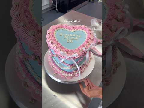 Decorate a cake with me 🎂 #cake #cakedecorating #cakes #caketutorial #heartcake #cakedecoration