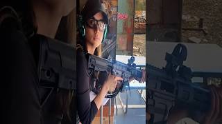 First look #anadearmas training@TaranTactical for Ballerina.Will you see it in theaters?#johnwick