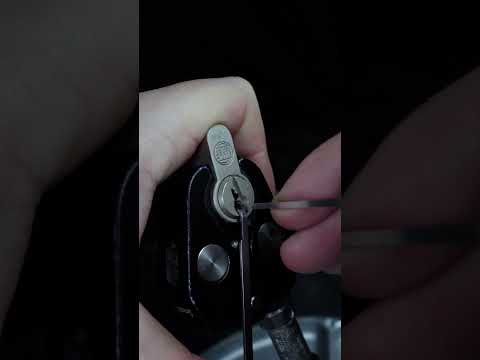 Picking Locks w/ Spool Pins!