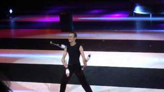 Menno Van Dyke - solo juggling act