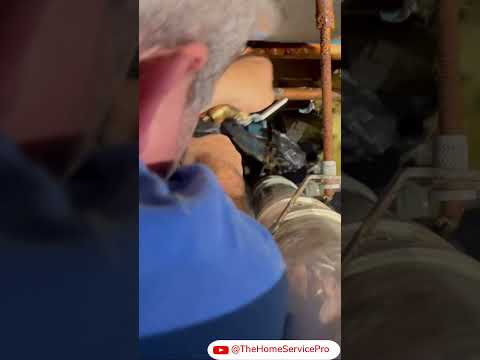 I REPAIRED a High-Pressure Water Main WITHOUT Shutting Off the Water!