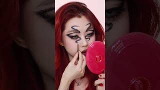 A graphic eye look tutorial using mascara?! 😱 #halloweenmakeuplook