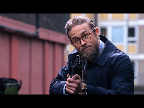 Ray vs. machete-wielding juvies – The Gentlemen (2019)