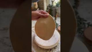 Perfect method to make round roti #tortilla #roundroti #chapati #quickhack #fyp