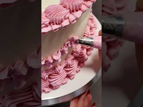 Cake decorating tutorial #cake #cakedecorating #heartcake #cakedecoratingideas #caketutorial #shorts