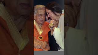 Shashi Kapoor with family 🌹🌹#bollywoodactor #ShashiKapoor#viralvideo #subscribe