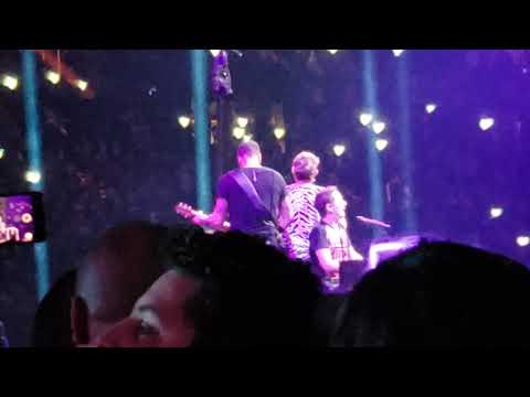 Muse - Dig Down (Live at The Forum)