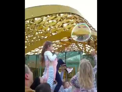 Bubble Performer. Maxwell the Bubbleologist.