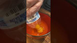 A #kitchenhack that YOU need to try! #lifehack #eggs #kitchen #useful #homehack #food #grilling