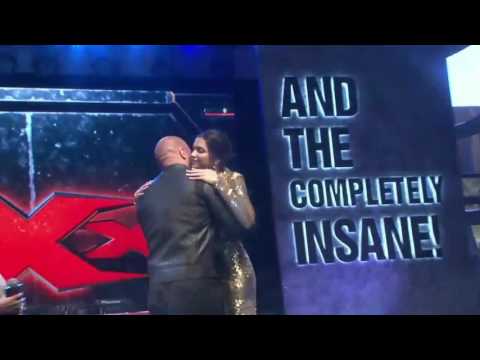 Deepika Padukone and Vin Diesel's LUNGI DANCE at XXX Return of Xander Cage Premiere!!