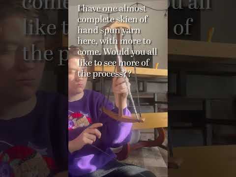 Comment down below if you would like to see more #handspunyarn  content!