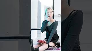 cutie eunha eating strawberries 😍 #gfriend #viviz #eunha