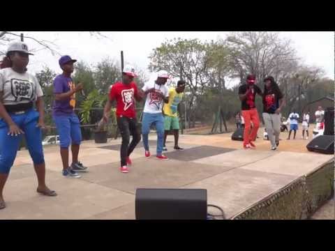 AFRO STYLE A LA CASERNE LAMBER ama kip kip