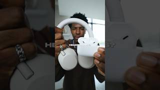 Earbuds vs Headphones