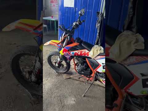 A quick visit at the garage #kawasaki #ktm #yamaha #motorcycle #transport #business