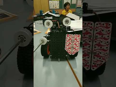 Look what you can build in our #robotics club! ⚙️🔧🤖 #roboticsclass #robot  #robotour #thinklum