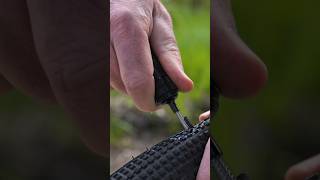 HOW TO FIX A TUBELESS PUNCTURE QUICKLY! #mucoff #tubeless #howtofix