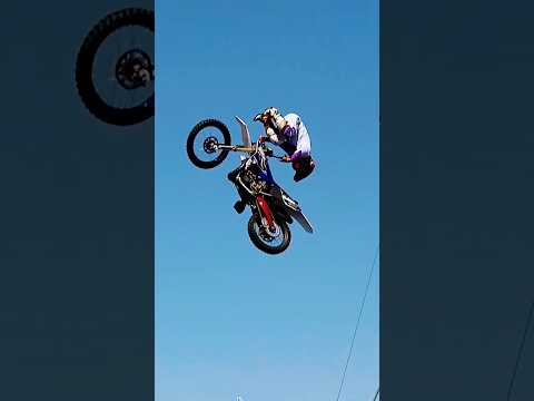 Not your average bar trick 😜#youtubeshorts #youtube #shorts #youtuber #reels #trending 