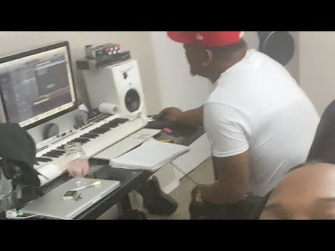 LIVE in The Studio‼️‼️