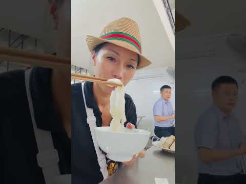 Bánh cuốn Quyên Hải Phòng ngon - Delicious Hai Phong Quyen rice rolls 👍😋#shortvideo