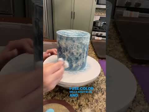 Denim affect on cake #cakedecorating #cake #cakevideo #bakery #cakes #caketips #cakedecorating