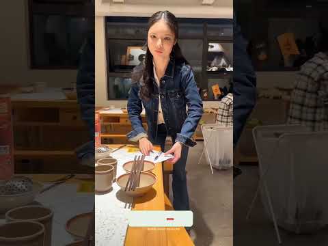 Robot waiters serving food in China👏#travel #china#shorts