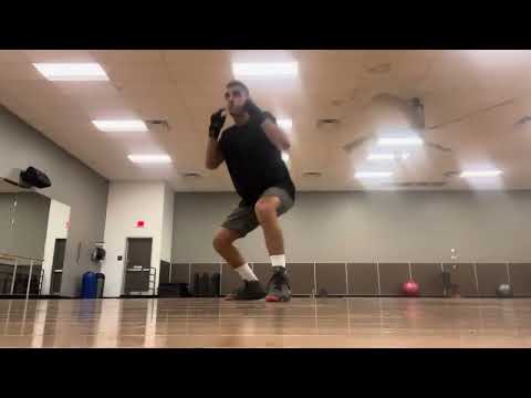 shadow boxing practice. consistency is key 🔑 #shadowboxing #boxer #boxingtraining #selfimprovement