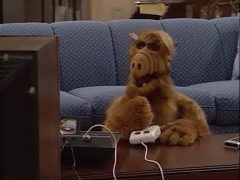 ALF Playing Space Invaders on Atari 2600 (1987)