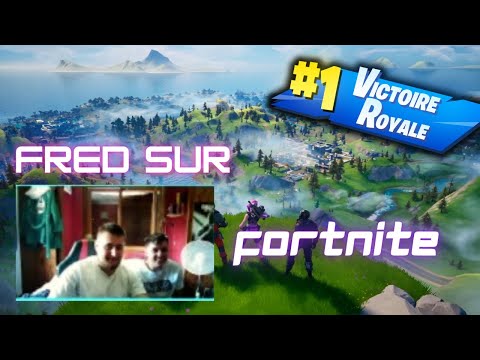 IL APPREND A JOUER SUR PC !