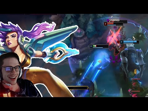 Crownie’s Kai’Sa Takes on Kog’Maw in a Battle of Hyper Carries!