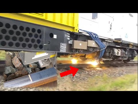 🚆🔦 The Mystery of the Light on Train Tracks! This Is an Unexpected Advanced Technology!