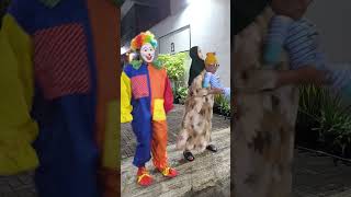 badut dan bayi lucu