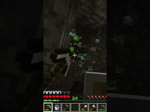 can YOU guess how many DIAMONDS i found? 🤑  #minecraft #mining #diamonds #viral #hashtag